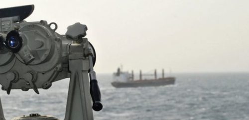 Судоходные ассоциации рекомендуют связываться с ВМС во время работы на Ближнем Востоке