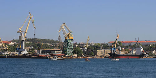 В Севастополе моряки попались на «удочку» мошенника