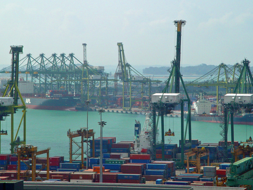Сингапур снова упрощает требования к смене моряков