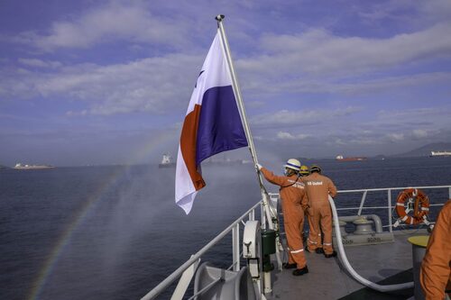 Панамский флаг развевается на 16% мирового флота